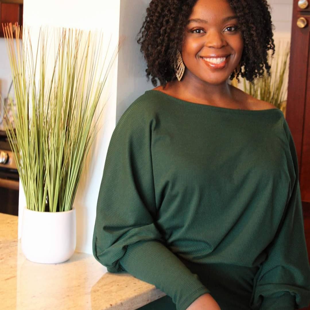 Profile Image of Mia Barnes