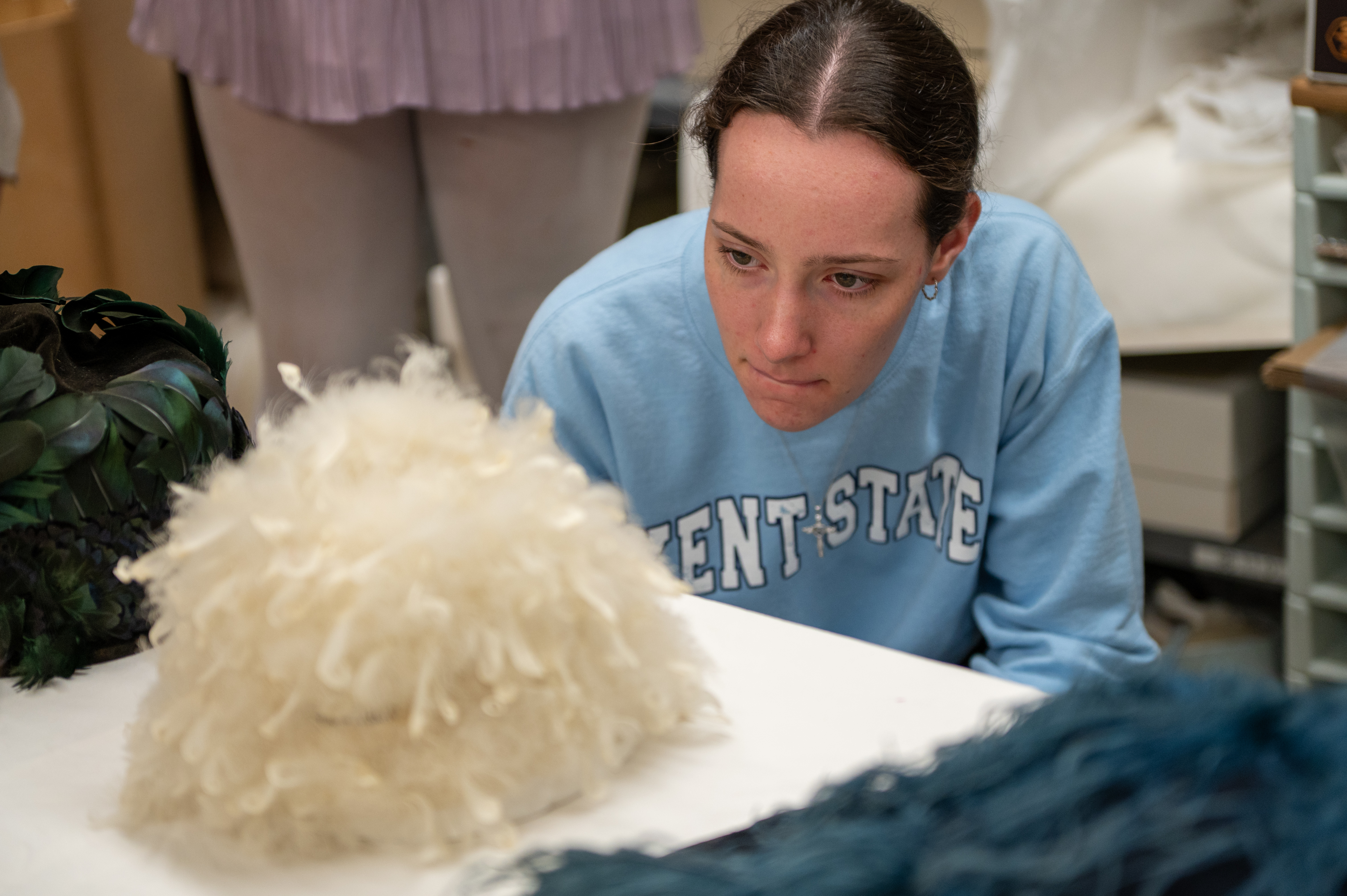 ����ɫ��ҹ fashion student looking at feathers at ����ɫ��ҹ Fashion Museum