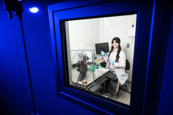 Amber Rose Titus conducting laboratory research. Amber Rose Titus conducting laboratory research.