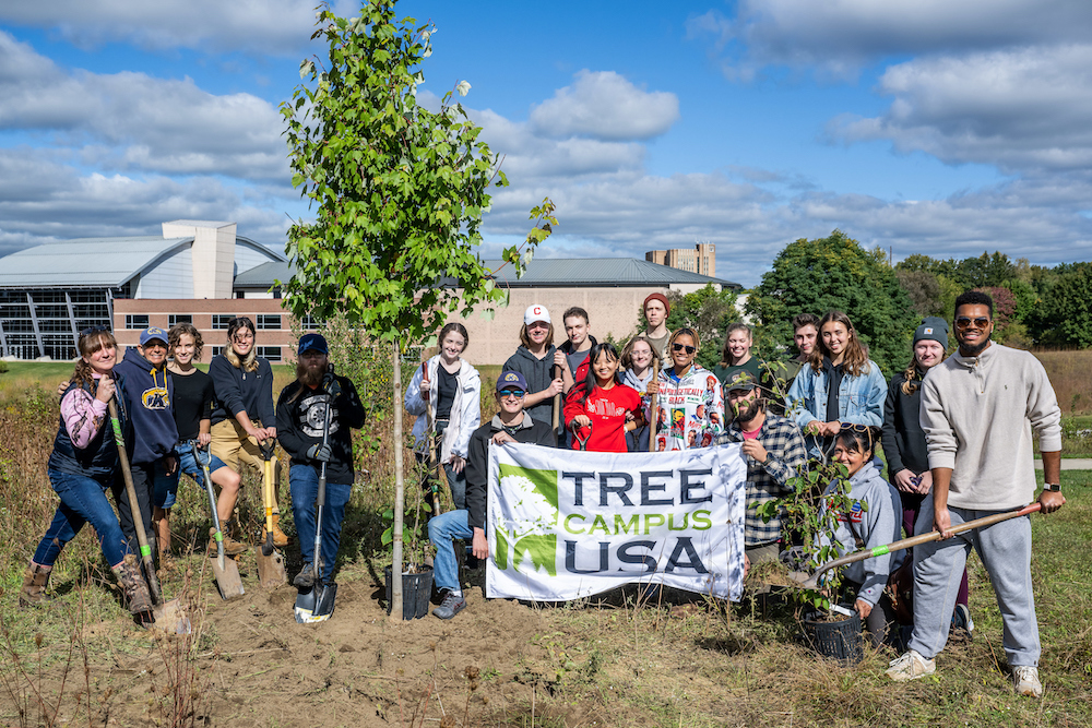 Kent State Pose for a Picture at Trees for the Future