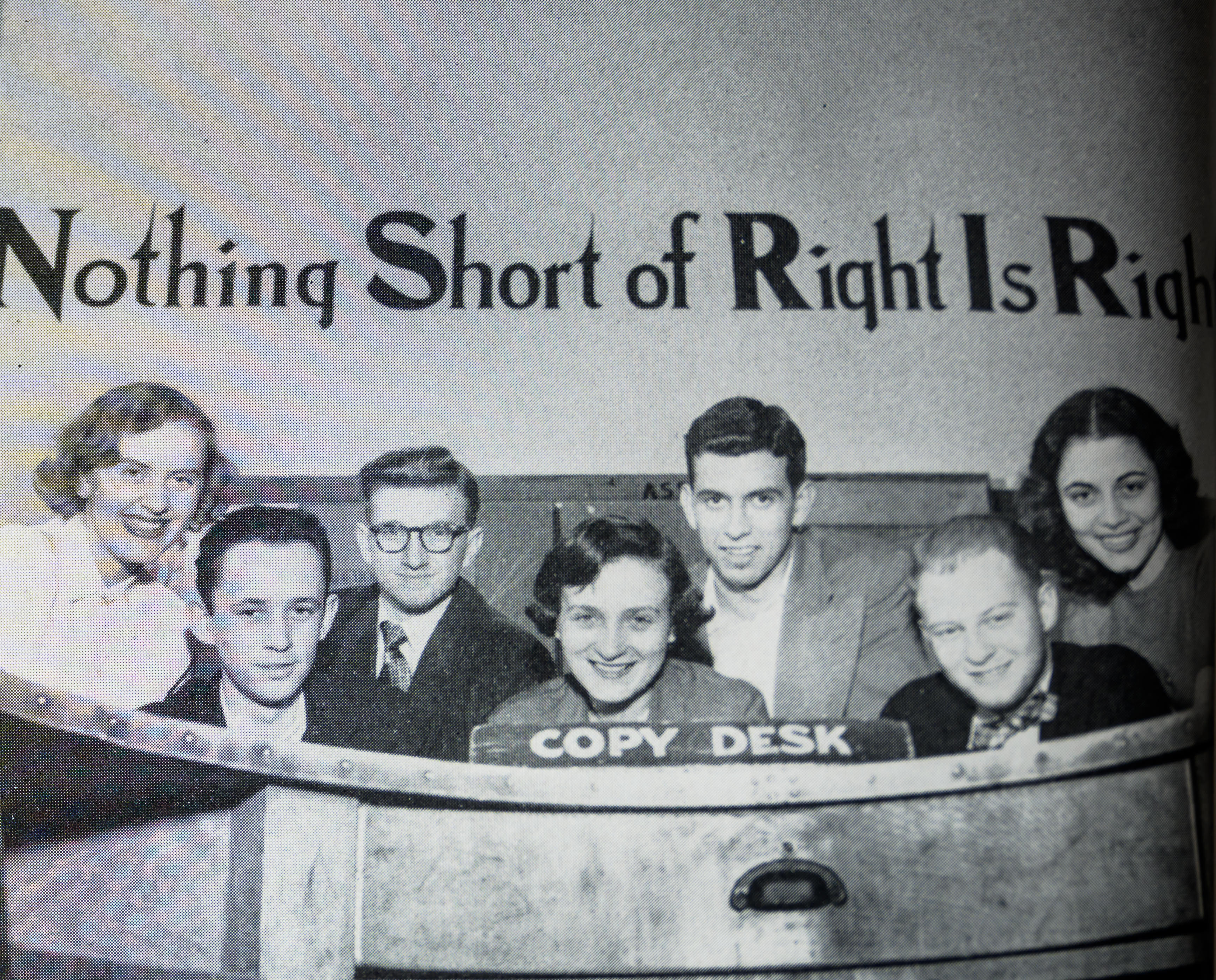 ����ɫ��ҹr copy desk in 1951