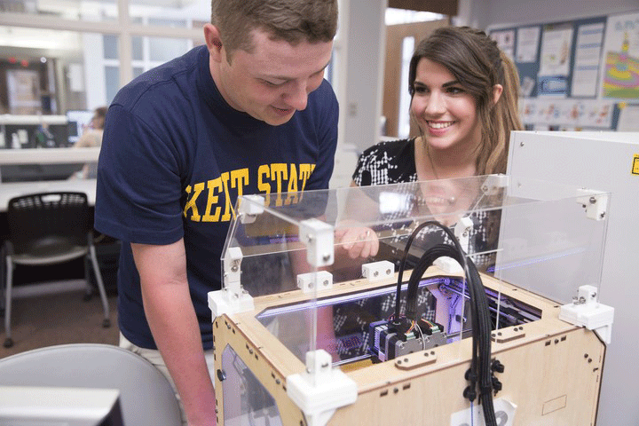 Students working with 3D Printer