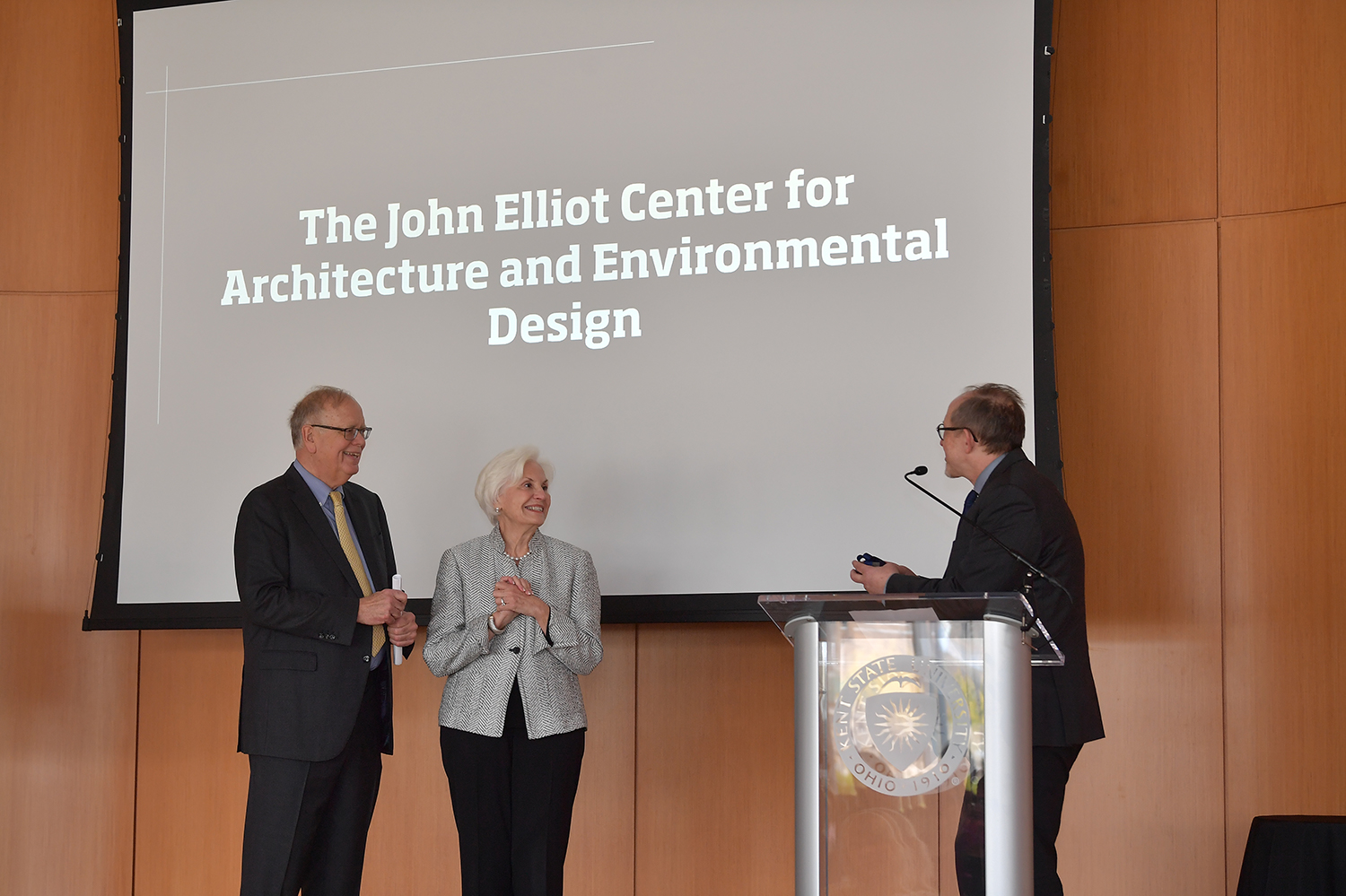 John and Fonda Elliot on stage