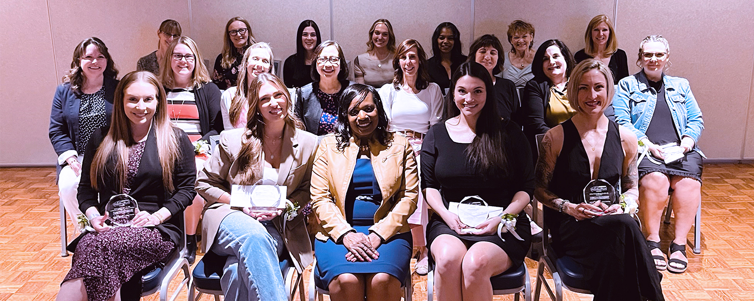 Group photo of 2025 Barbara Donaho Distinguished Leadership in Learning Award recipients with žž State College of Nursing Dean Versie Johnson-Mallard (front center).