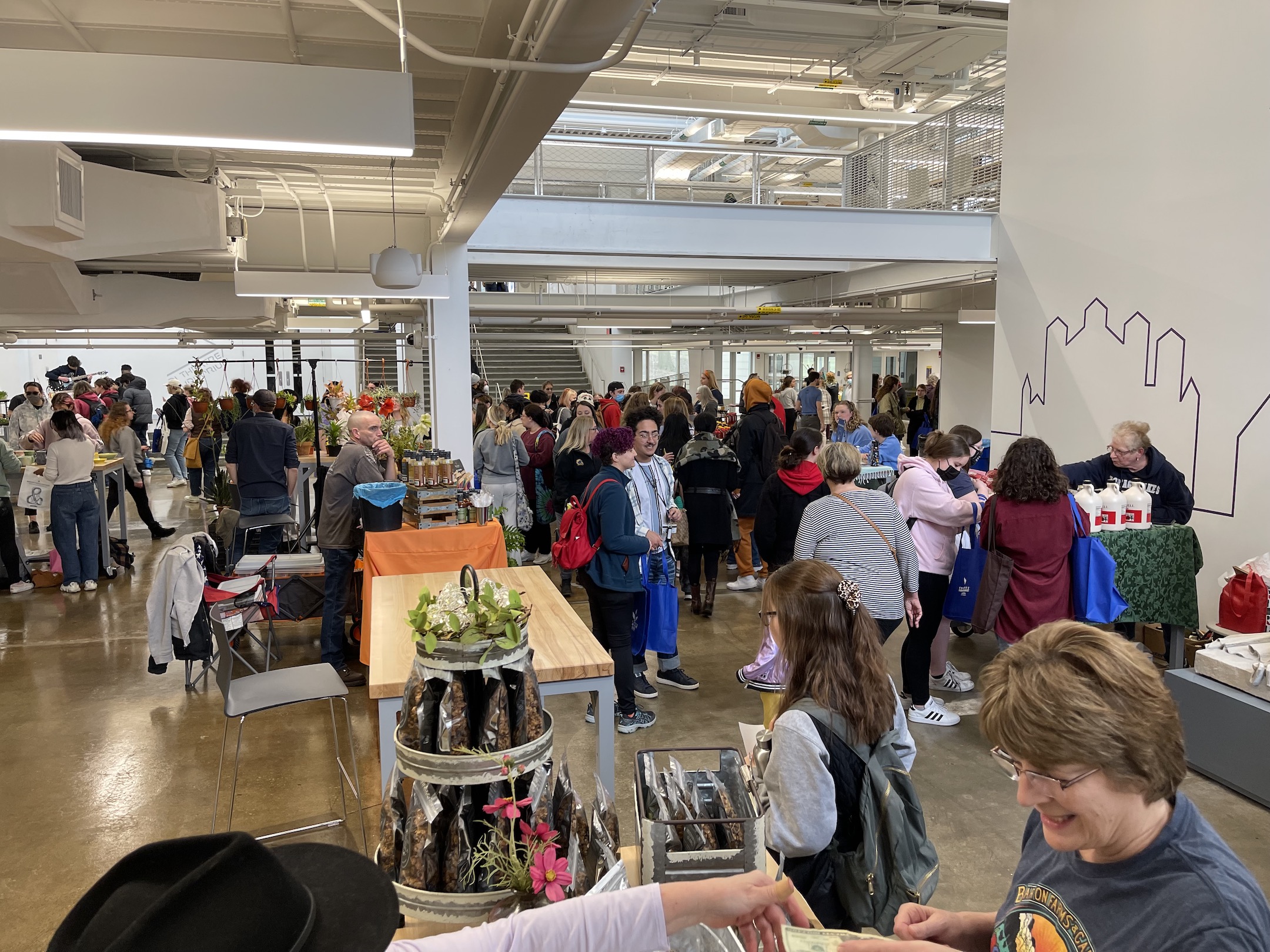  MŮ Farmers’ Market, taking place in the DI Hub