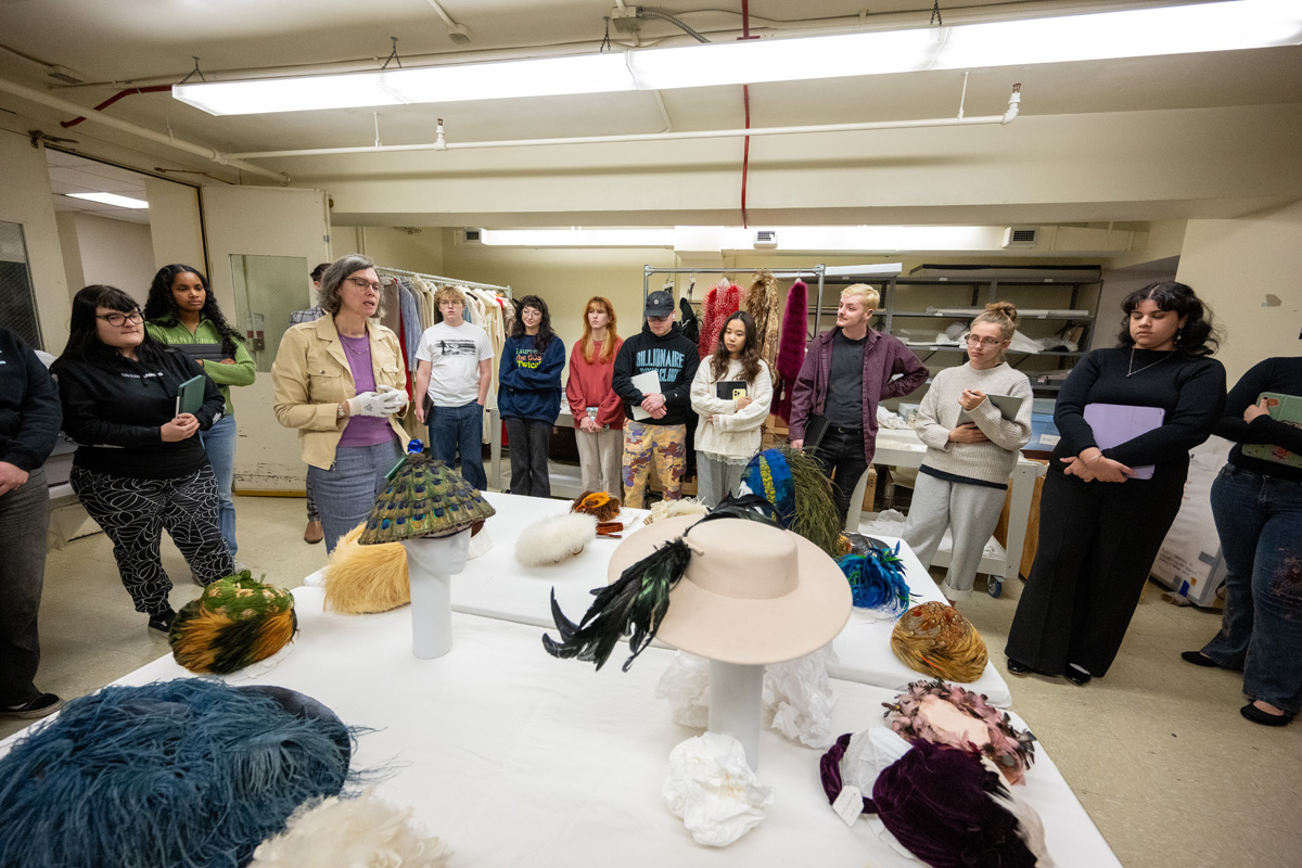 Sara Hume showing students artifacts of an exhibit at 51�Թ��� Fashion Museum