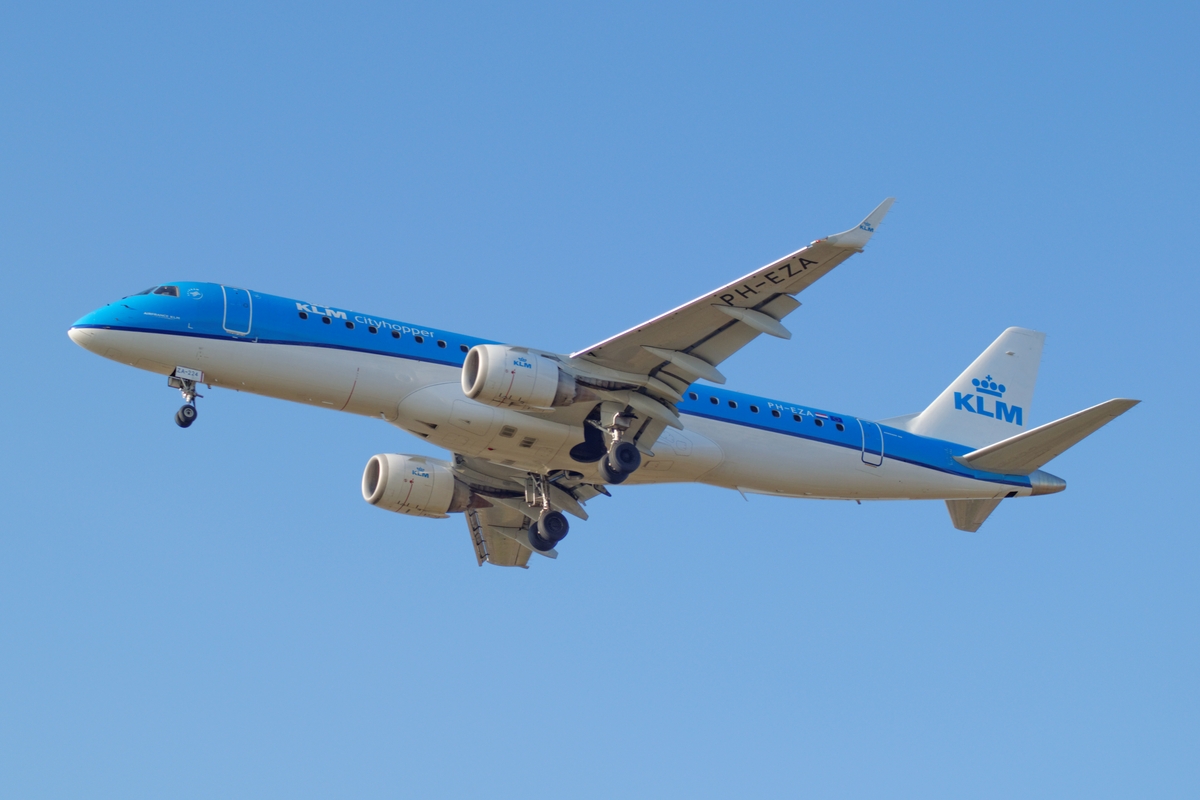 airplane flying