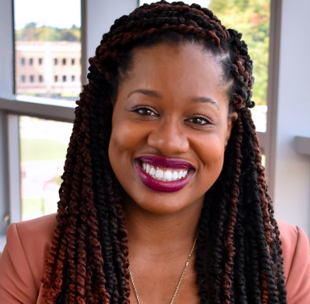Headshot of Alicia Robinson.