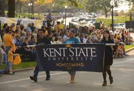 ɫapp fans lined the streets to watch the 2013 Homecoming parade.