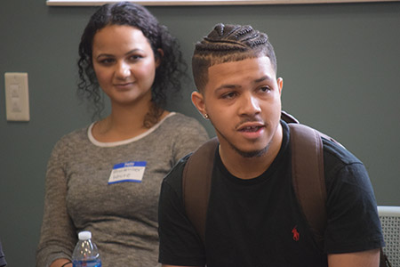 Students Blissamber White (left) and Miles McDaniel (right) take part in the 2017 Summer Advantage Program in ɫֱ’s University College.