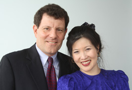 Pulitzer Prize-winning journalists and human rights advocates Nicholas Kristof and Sheryl WuDunn speak at ɫҹ University on Nov. 14 as part of the ɫҹ University Presidential Speaker Series.