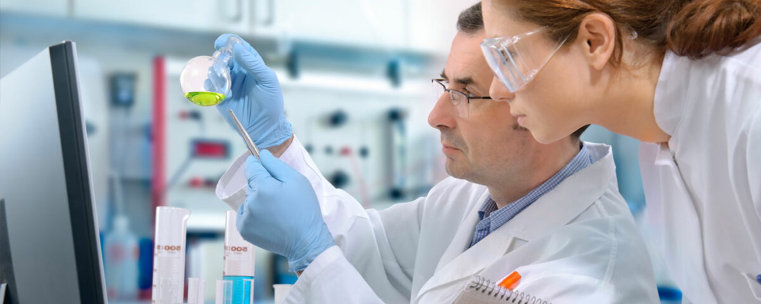 a female pharmacy student works in the lab with a male instructor