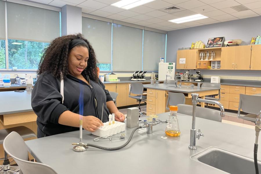 51 Twinsburg Student Works in Lab