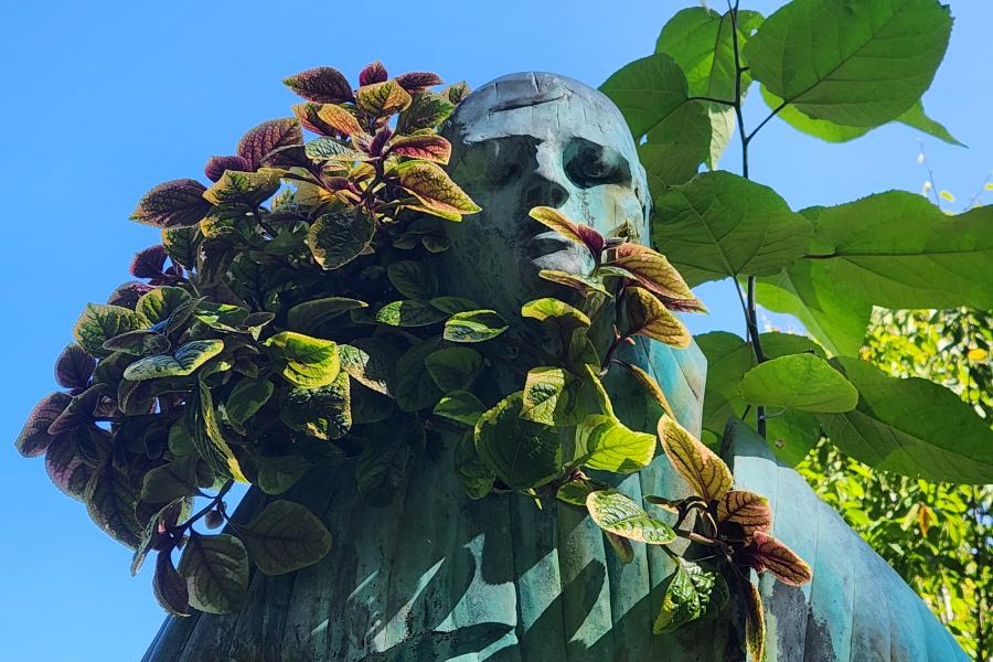 Sidney Statue by Robert Wick.