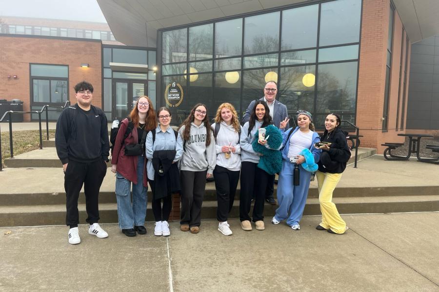 The Exploratory students stand outside the CUE on Kent State's campus before leaving for Florece.