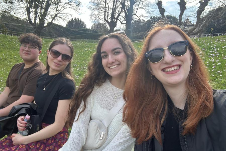 4 students sit on a bench in Florence, Italy.