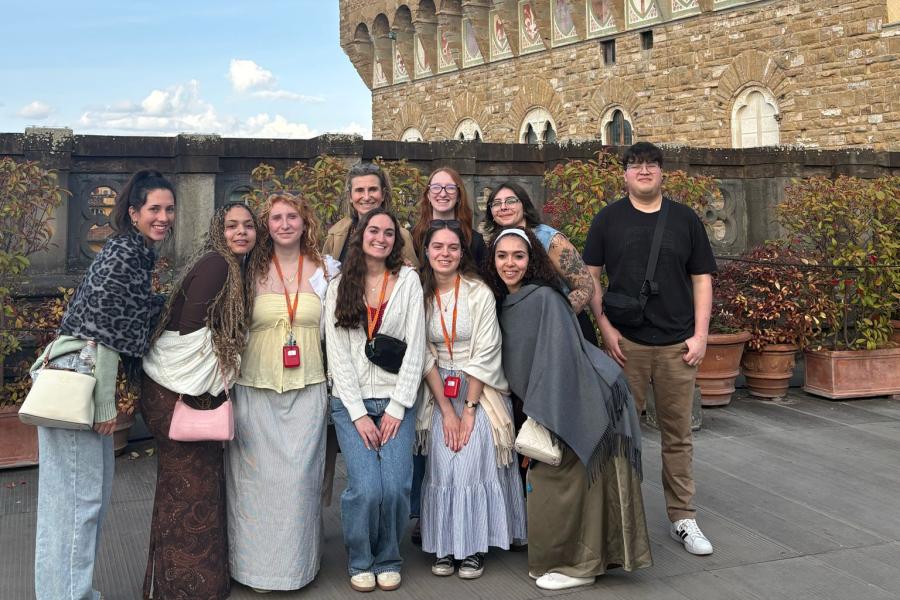 A group photo of Exploratory students with Dr. Laura in front of the Uffizi Gallery in Florence, Italy.