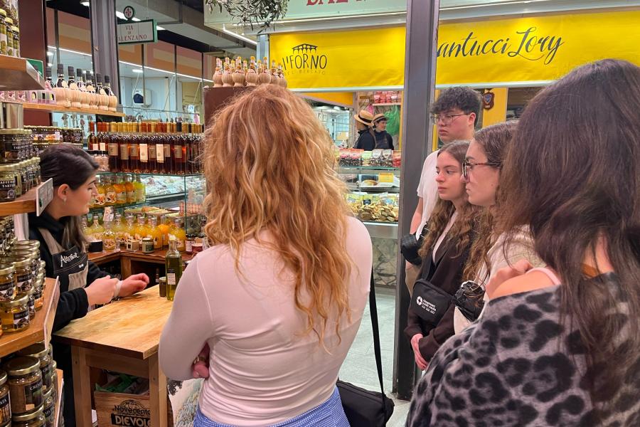 Exploratory students participate in a food tasting at Mercato Centrale in Florence, Italy.