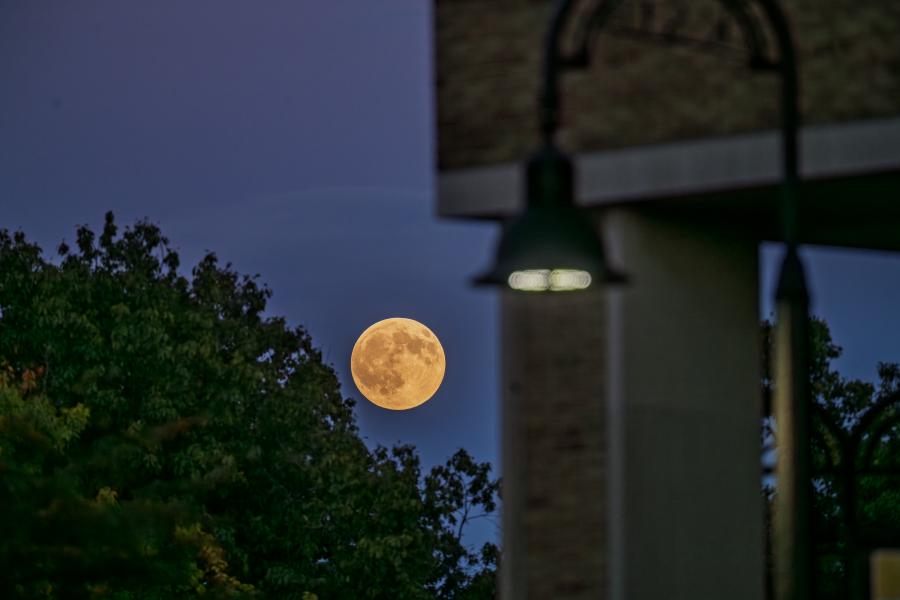 Supermoon over Flashbash 2025. Supermoon over Flashbash 2025.