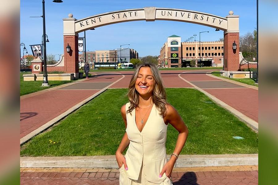 McKenzie Morgan standing in front of the 㴫ý arch over the esplanade.