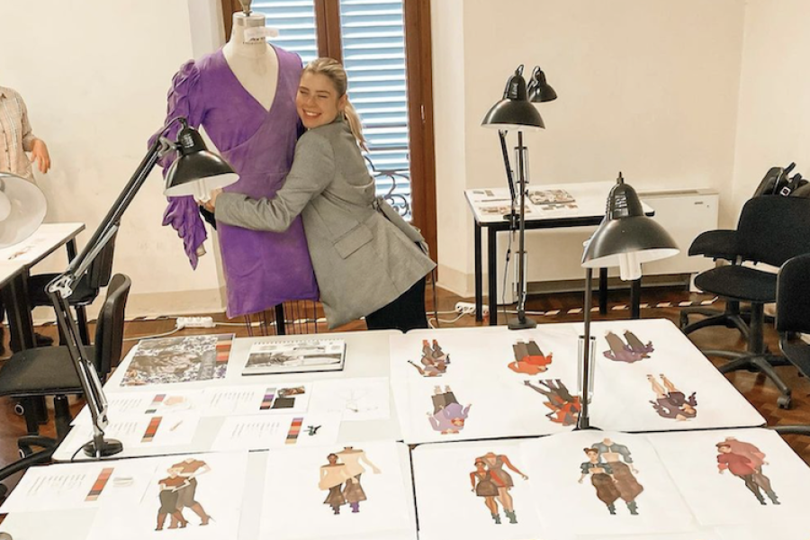 Phoebe hugging a model