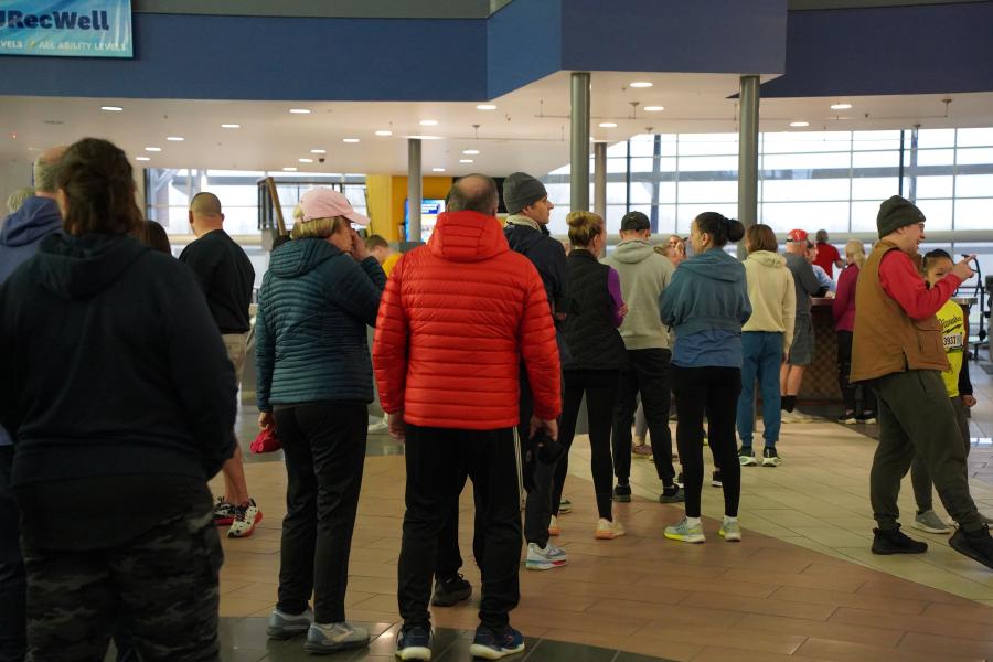Patrons lining up for race
