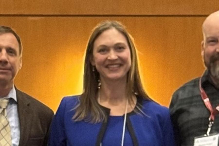 Lisa Borderging (center)