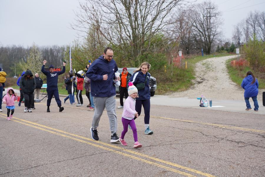 Family running in race with child