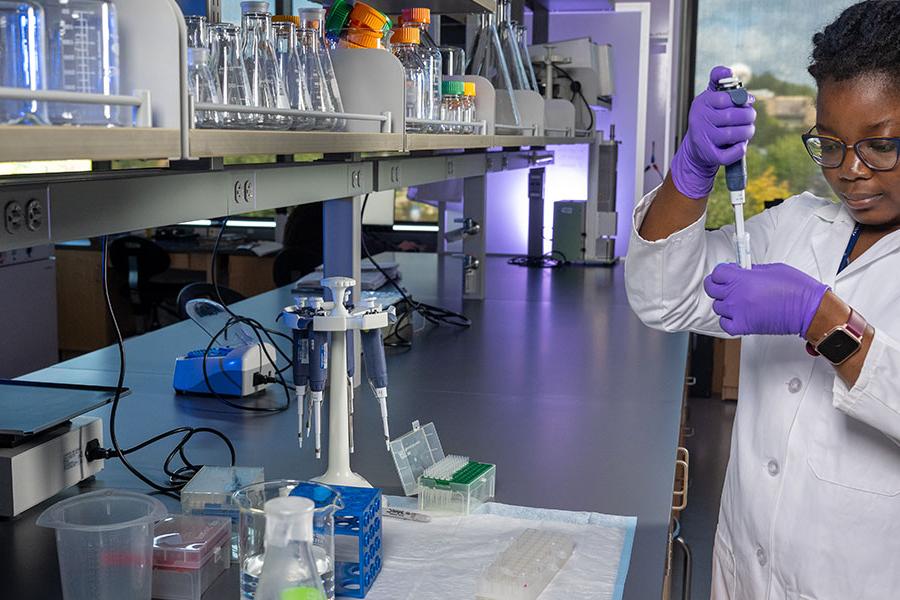 Kent State graduate student Thywill Ettey, a third-year doctoral student in the School of Biomedical Sciences, conducts laboratory research.