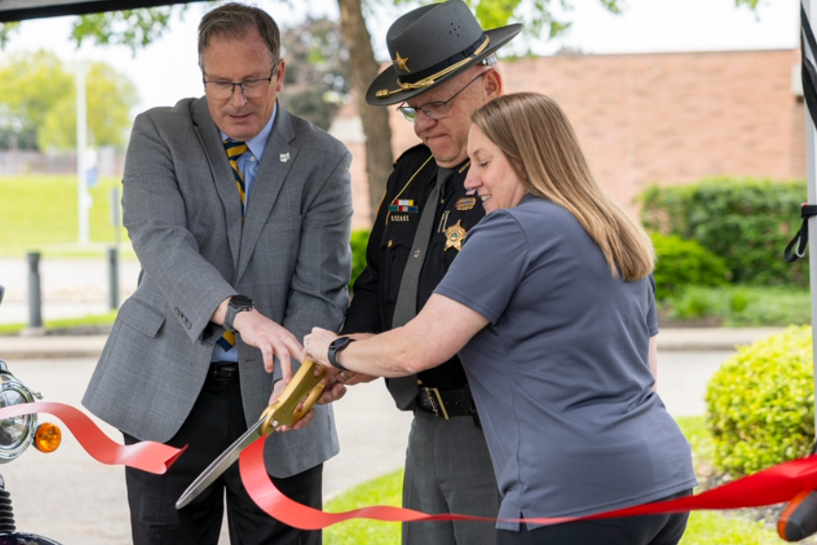 Dr. James Hannon, Deam, ����ɫ��ҹ University at Stark, Stark County Sheriff Eric Weisburn and Michele Piko, program coordinator, Motorcycle Ohio cut the ribbon launching the program at the Stark Campus.