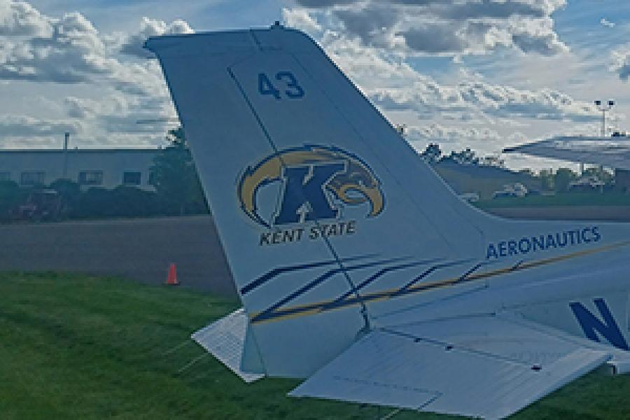 Tail of a �鶹��ѡ airplane