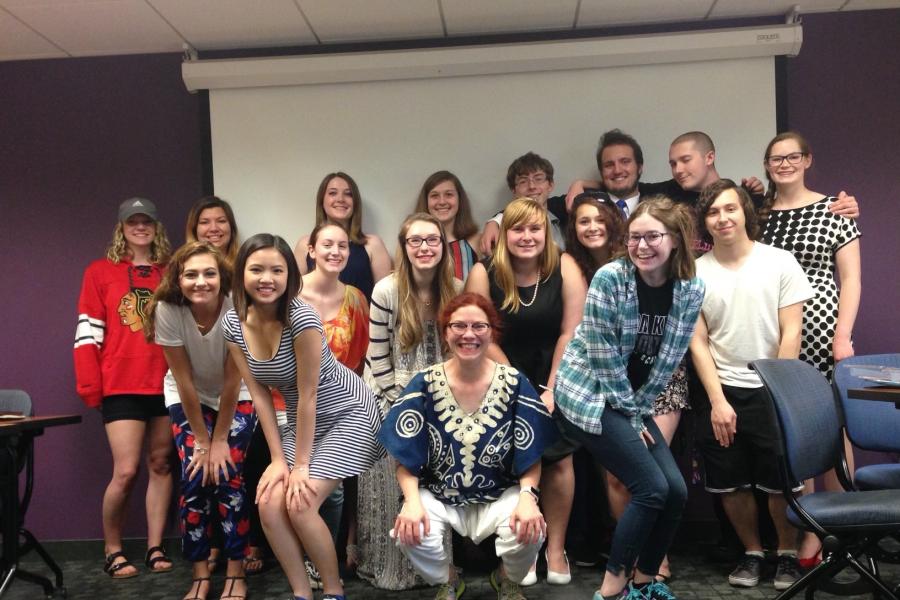 Dr. Elizabeth Howard standing with one of her Freshman Honors Colloquium classes.