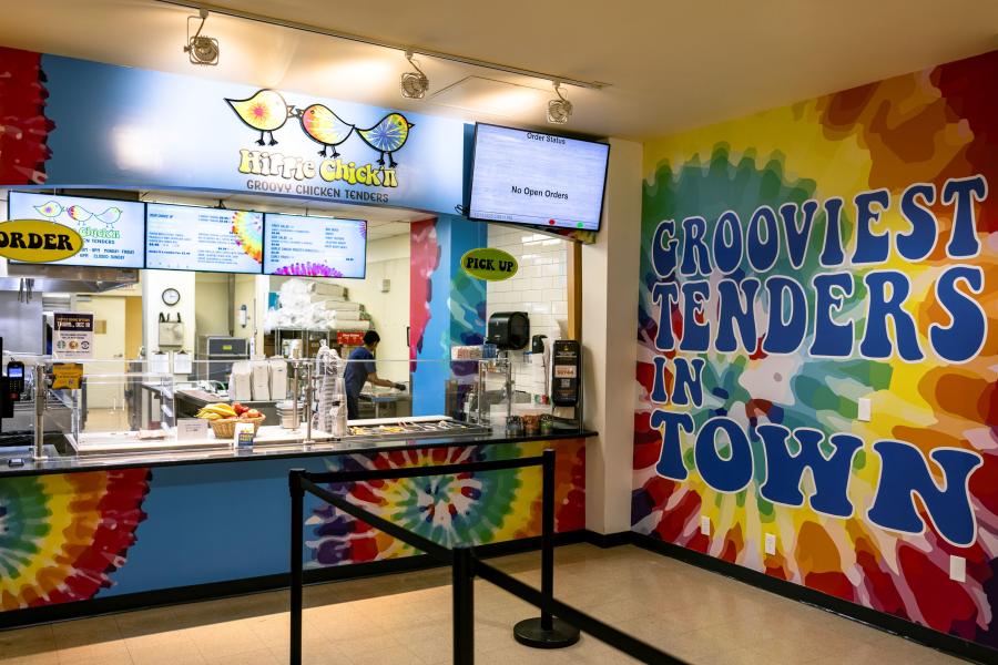 Full view of Hippie Chick'n exterior, including a tie-dye wall with the words "grooviest tenders in town"