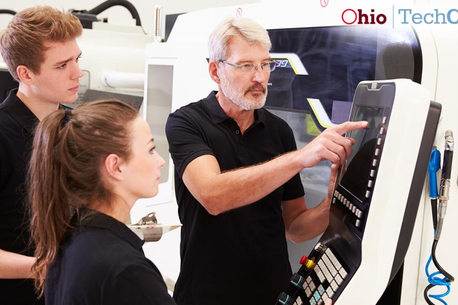 Ohio TechCred Engineer Working with Students on Computer