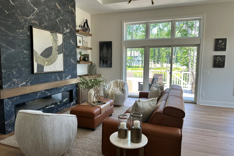 Living room featuring a black marbled wall and neutral furniture
