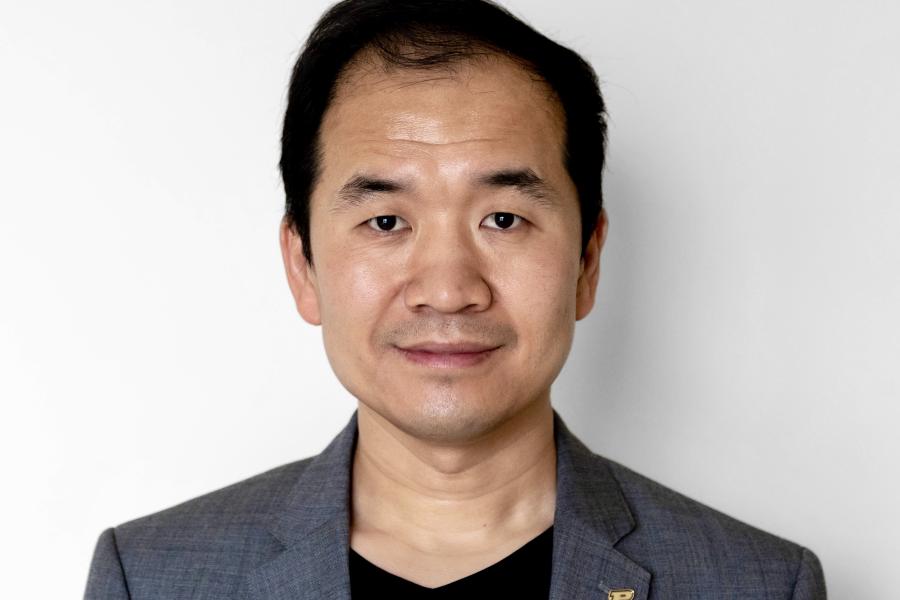 Yi Gao, Director of the School of Aeronautics at ����ֱ�� State College of Aeronautics and Engineering