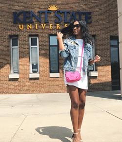 Mariah Moorer outside the ����ֱ�� Student Center