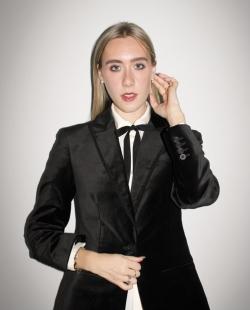 Carolin e Hill Headshot