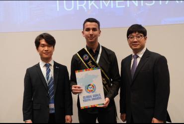 Arslan accepting award