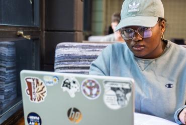 A Kent State University student works on her computer. (Photo credit: Rami Daud)