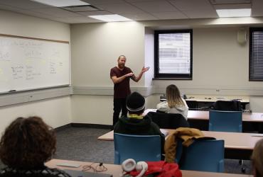 Alumnus Mike Bowen talks with data class
