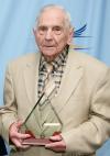 Alumni Ronald Dilley '59, an honoree at the CAE Envision Awards, who is an aviator and scholarship founder