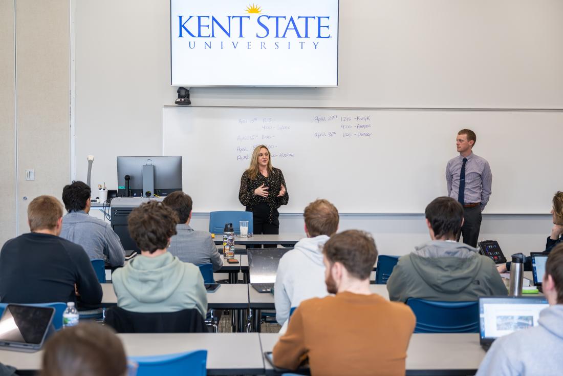 Linell Homentosky returns to her alma mater to chat with students in the College of Aeronautics and Engineering