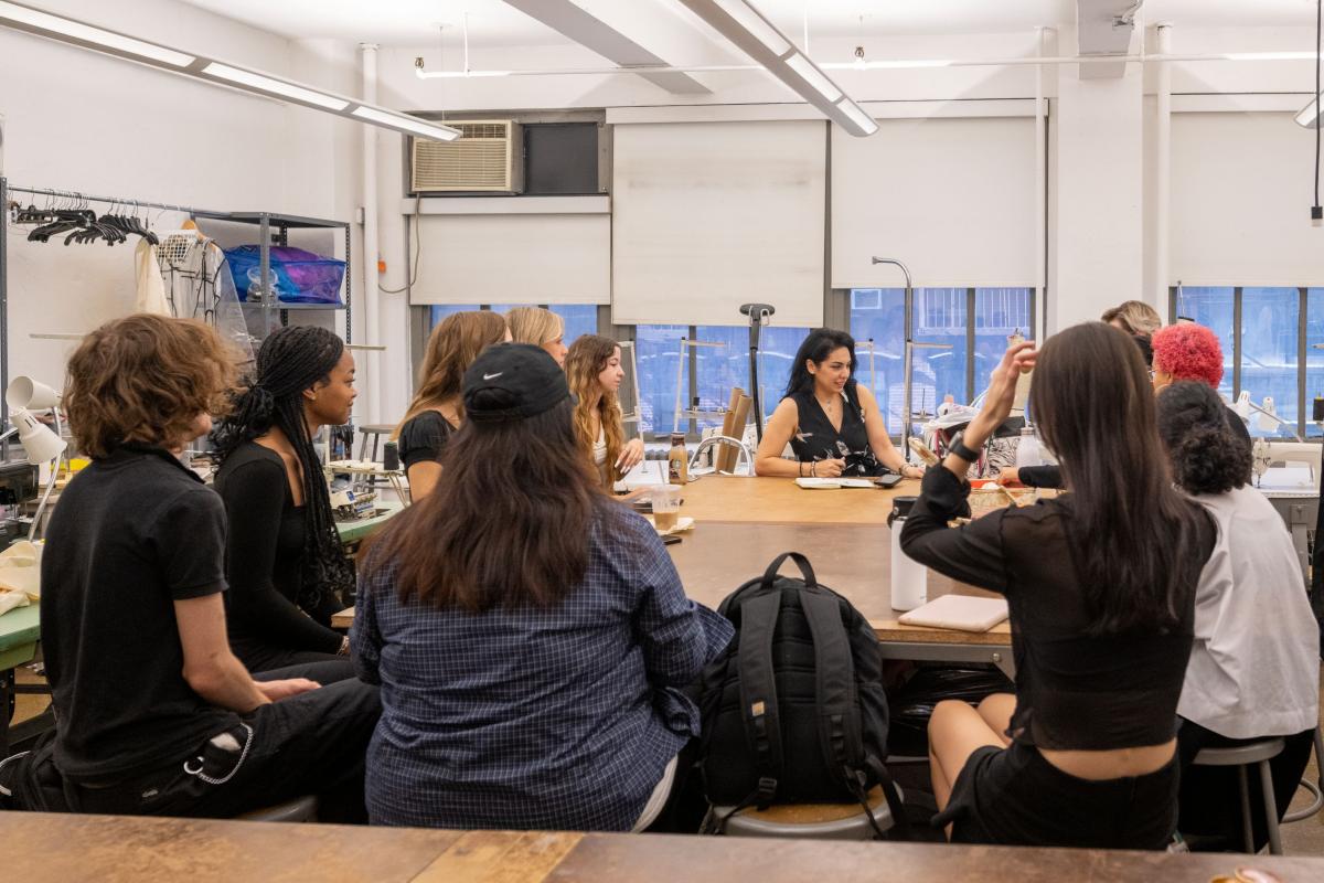 Tatee Sakr (center), a faculty member at ������’s New York City Fashion program, instructs fashion design students. (Photo credit: Rami Daud, ������)
