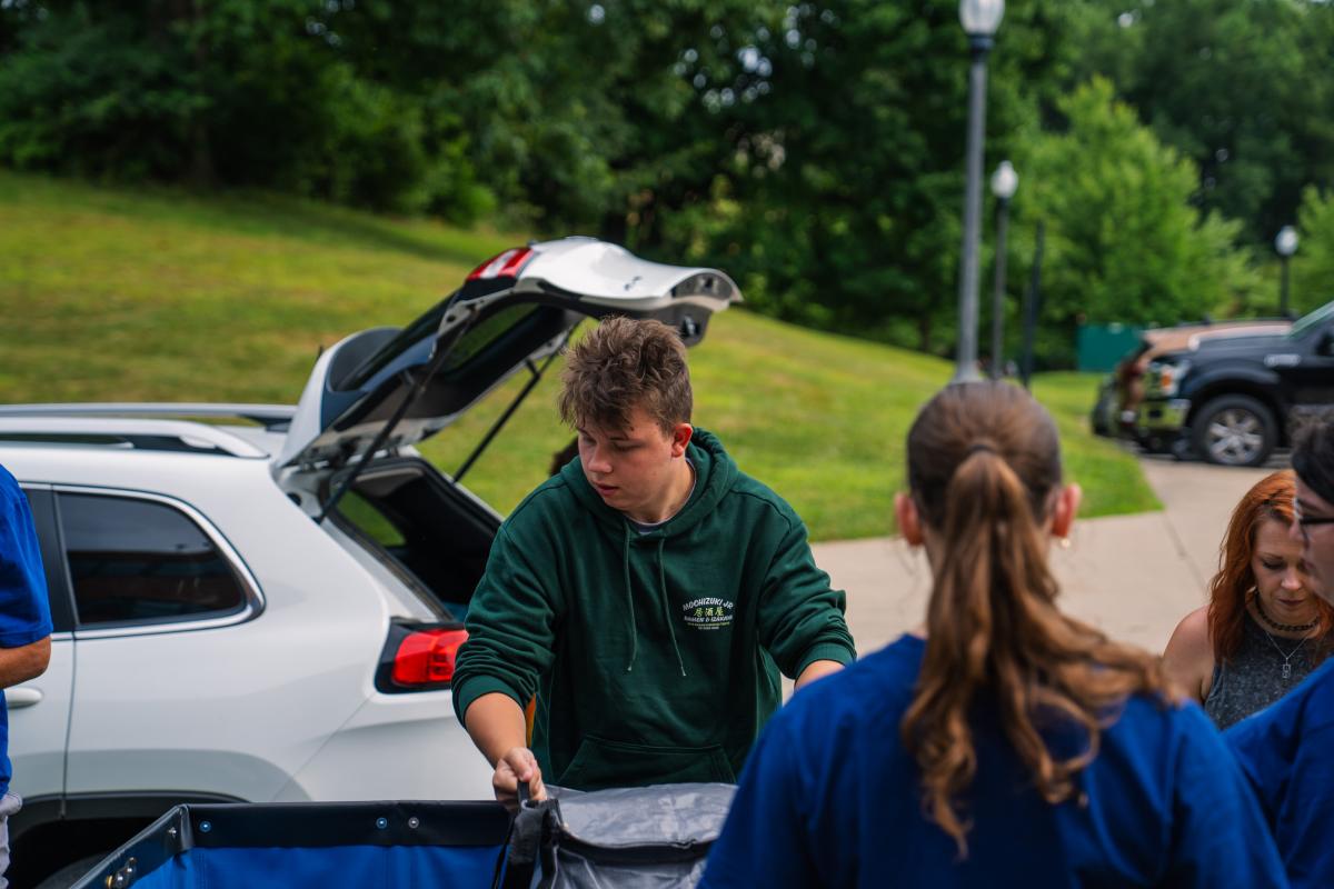 Kaleb Mieczkowski of Steubenville, Ohio, moves into Fletcher Hall.