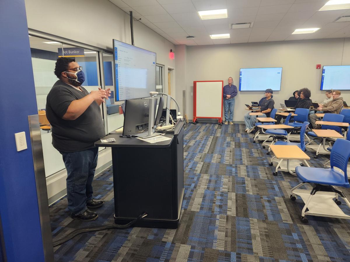 Delonte Goodman leading a class.