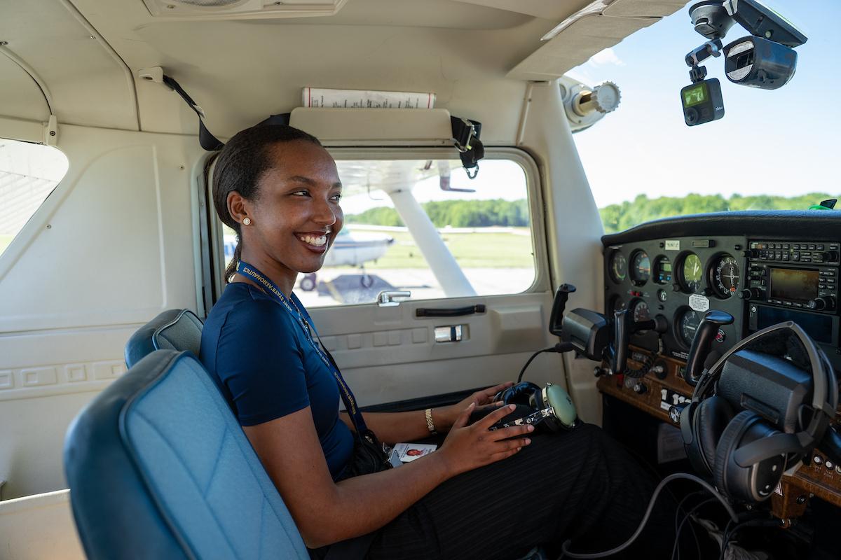 Rwanda �Ը������� student Patricie Mugabo sits in the cockpit of a Cessna aircraft before making her first flight. (Photo credit: Bob Christy)