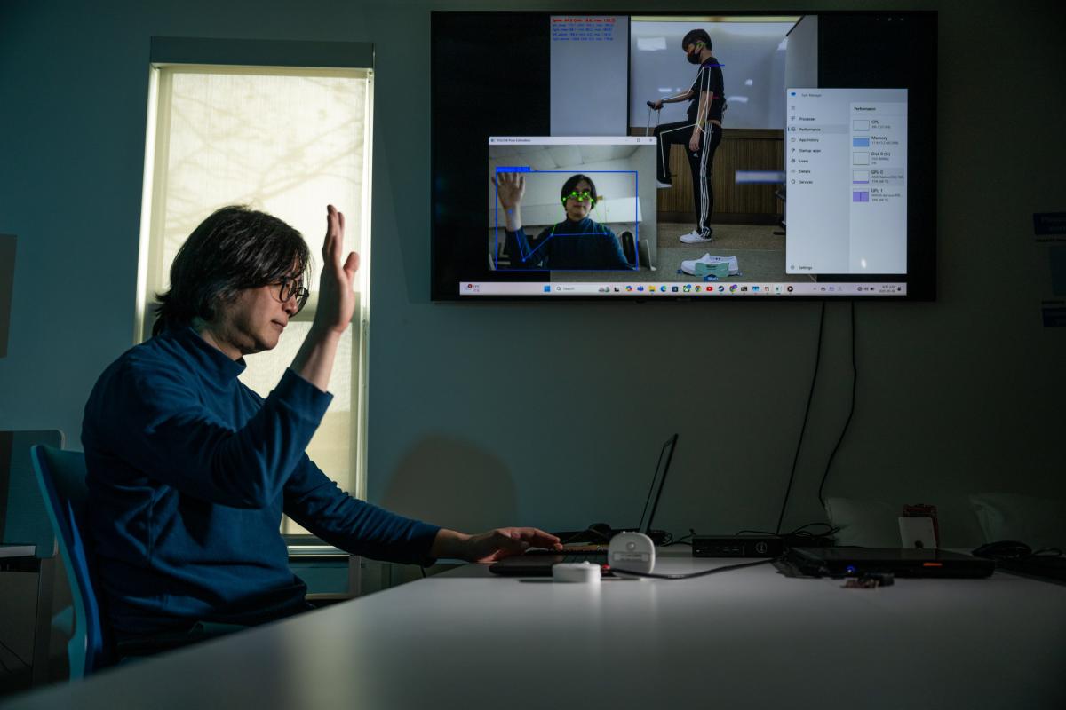 A student at Kent State explores robotics