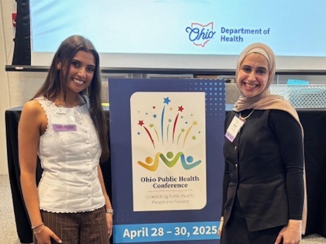 ����ֱ�� State students Ramah Kassis and Falasha Mahadevia, present the roundabout research at the Ohio Public Health Association’s annual conference in Columbus in the spring of 2025.