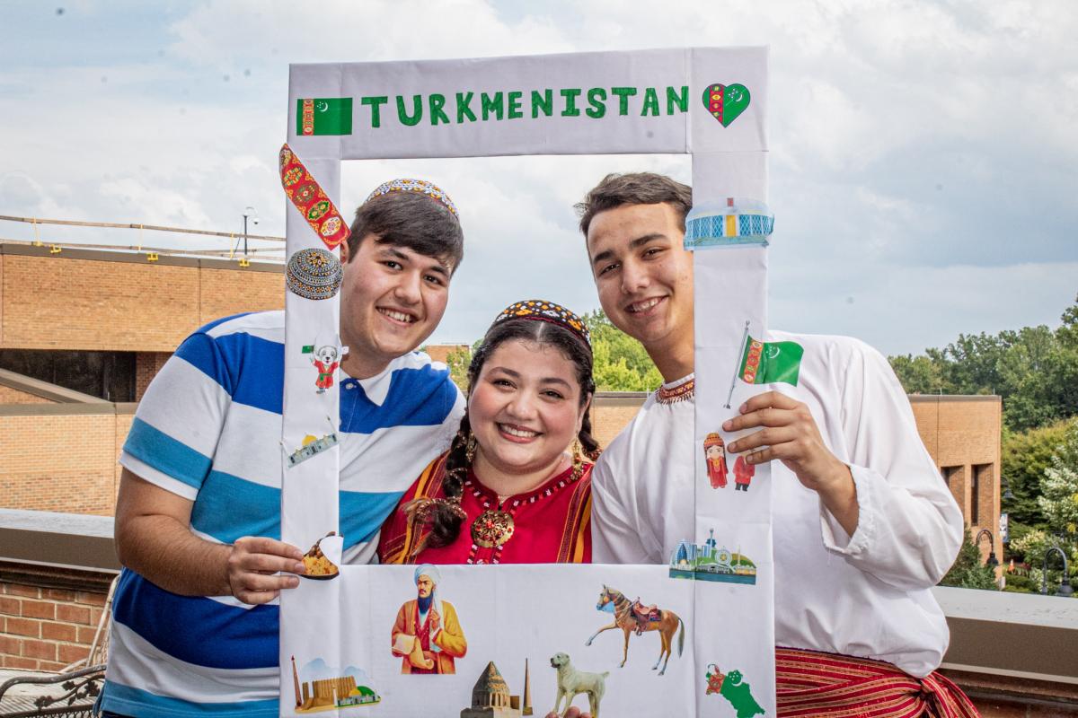 World Bridge participant holding a Turkmenistan sign